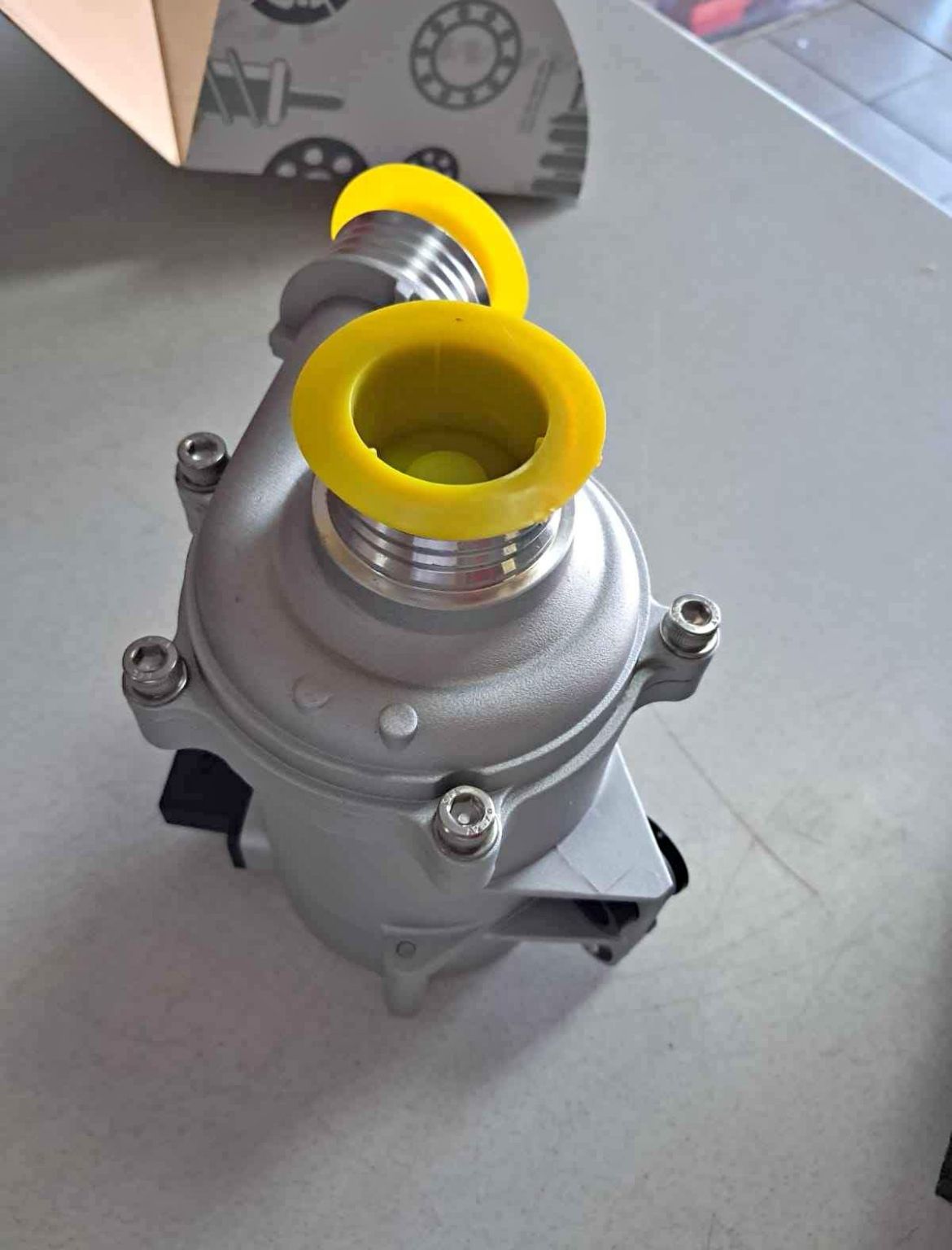 Bmw f30 f20 water pump